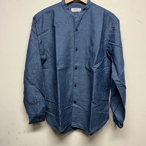 Uniqlo Men’s Blue Button-Up
